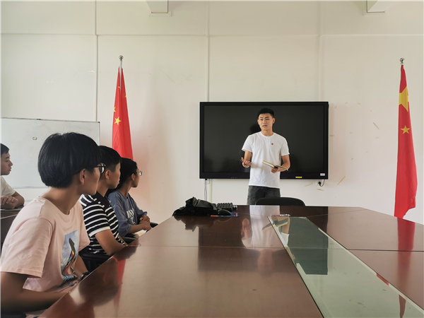 学生党员分享经验.jpg